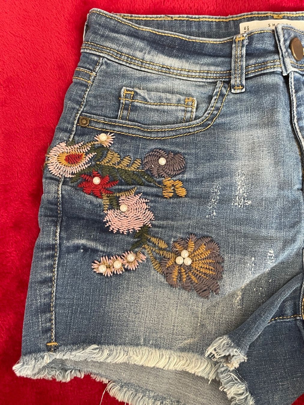 Jeans: Kurze Hose Jeans mit Blumen – Nuovo (secondo la descrizione) da Basel venduto da 1moonstar 2