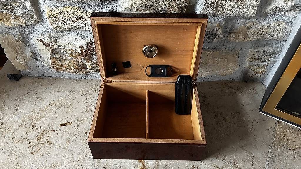 Humidor per sigari: Humidor – Usato da Hinwil venduto da Tweety7 1