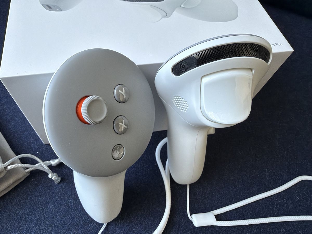 Controller: Surreal Touch VR Controllers for Vision Pro – Usato da Zürich venduto da jankais3r 1