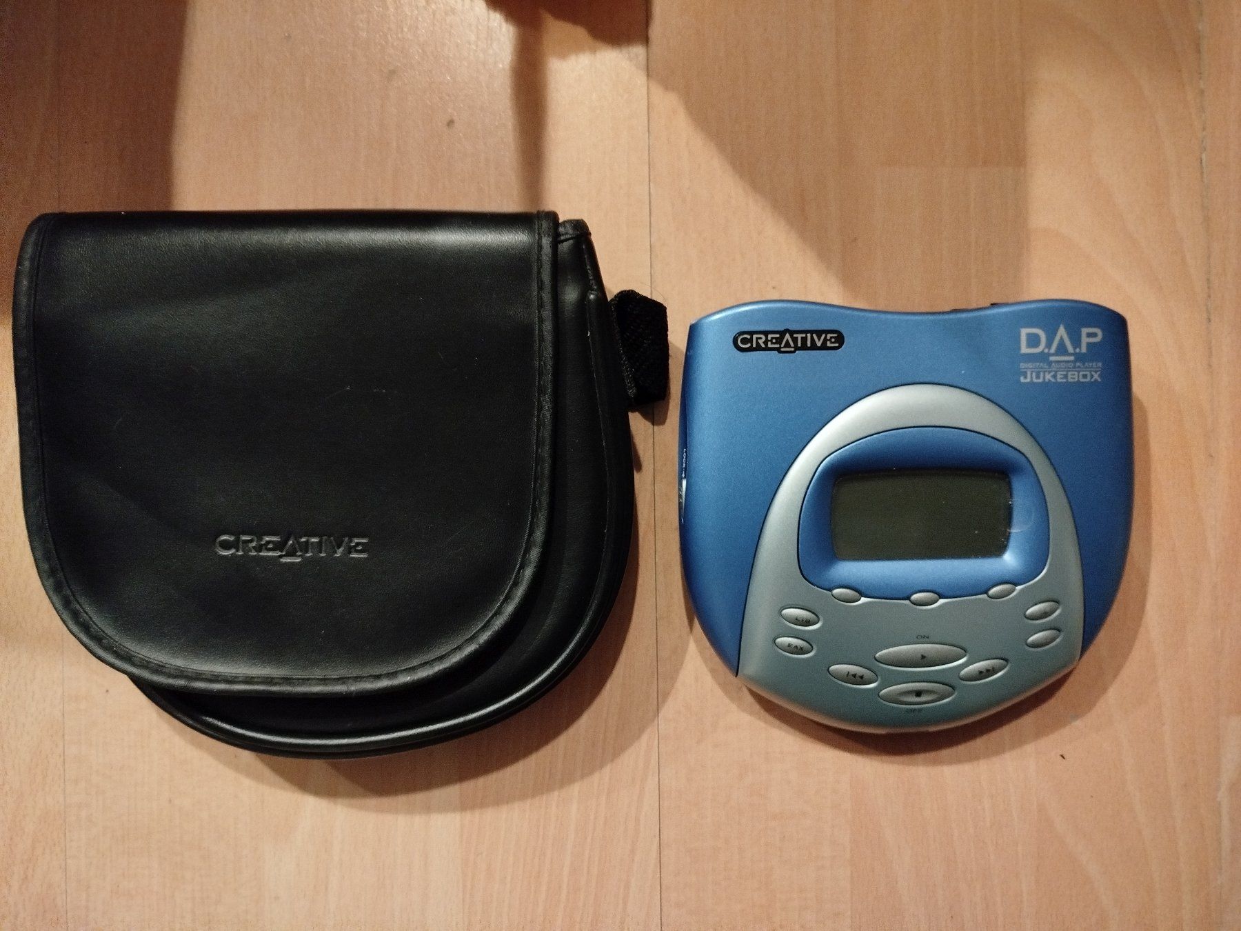 Lettore multimediale portatile: Creative D.A.P Jukebox - MP3 Player mit Tasche, Top Zustand – Usato da Bonaduz venduto da Mikebond
