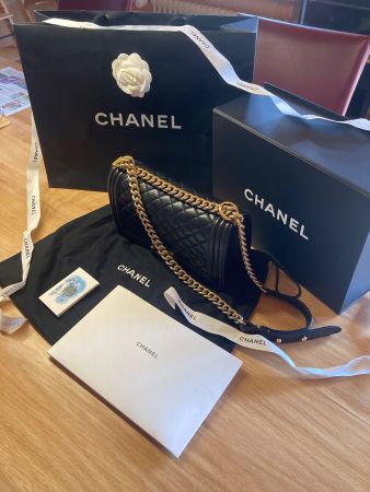 Chanel Boy Leder Tasche Schwarz Gold