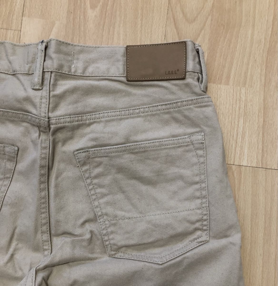 H&M Pantaloni: H&M Kurz Hose Size: 32 – Usato da Chur venduto da vicky7 8