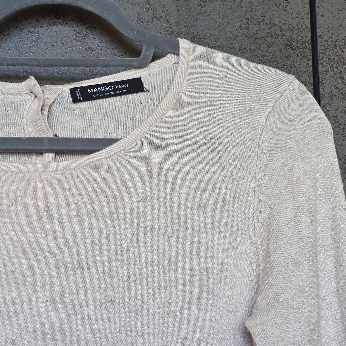 Mango Maglioni & Felpe: 🐸 MANGO PULLOVER S MIT KNÖTLI MUSTER BEIGE – Usato da Môtier (Vully) venduto da Frogs 1
