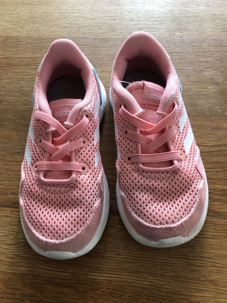 Schuhe für Mädchen: Adidas Sneacker Gr.25 – Gebraucht aus Weggis von bac_qf5c 1