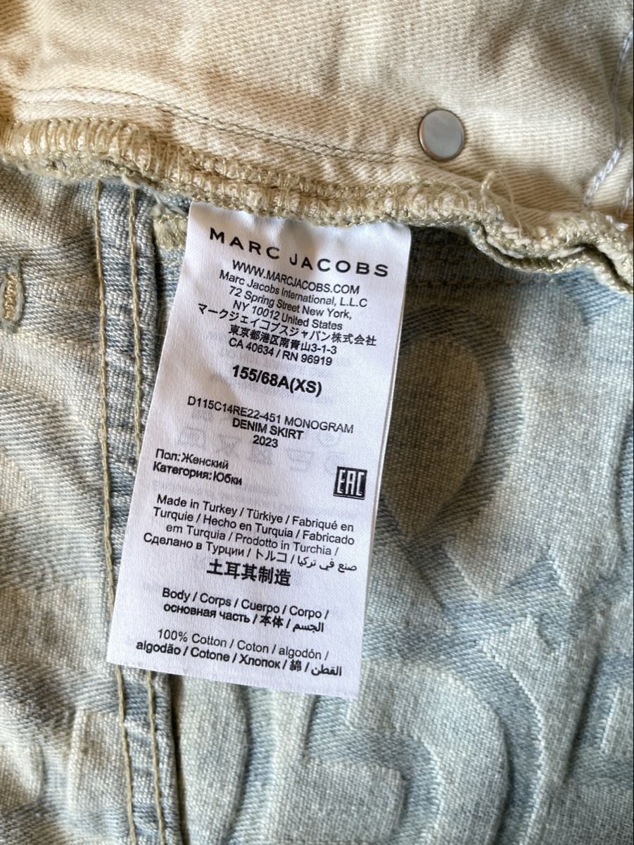 Marc Jacobs Gonne: NWT!! Marc Jacobs The Monogram Denim Skirt – Nuovo e nell'imballaggio originale da Spreitenbach venduto da Wa-C789 7