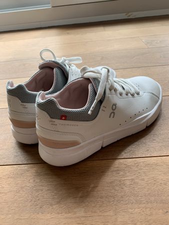 On Damenschuhe weiss