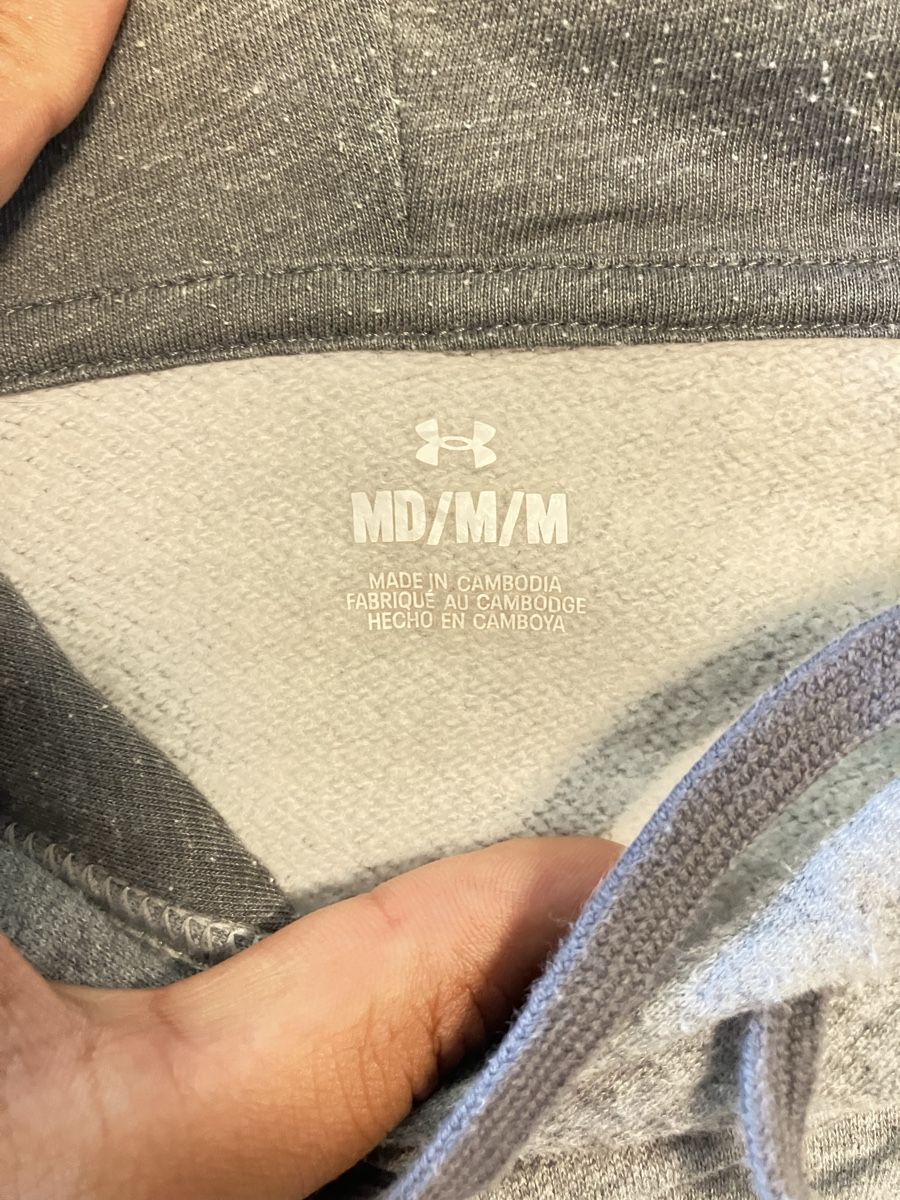 Under Armour Maglioni & Felpe: Under Armour Kapuzenpullover grau Grösse M gebraucht – Usato da Zürich venduto da nik_7mkf 2