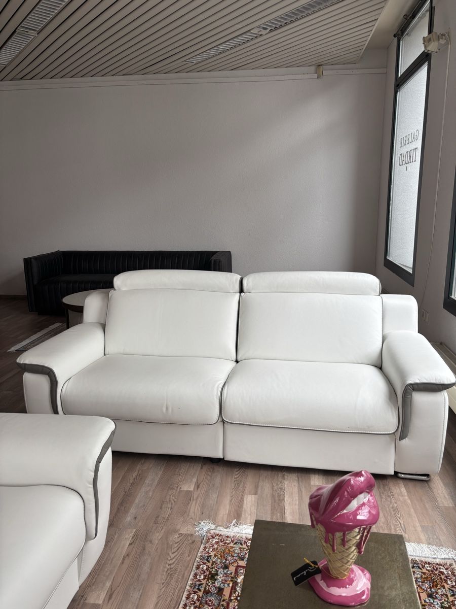 Sofas: Weisses 2er Sofa – Neu (gemäss Beschreibung) aus Zug von sol_2cgs