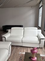 Weisses 2er Sofa