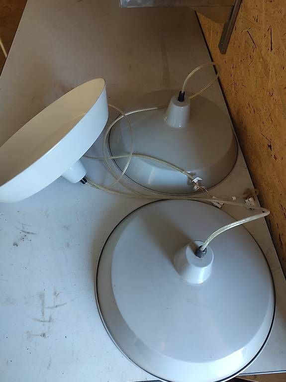 Lampadari & plafoniere: lampes industrielles suspensions grises – Usato da Puidoux venduto da Faucardeuse 1