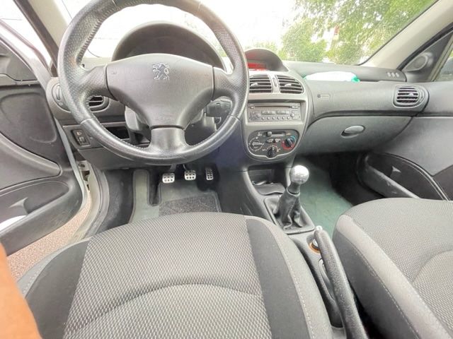 Peugeot Automobili: PEUGEOT   206 1.4 i – Usato da Dietikon venduto da Conborno 6