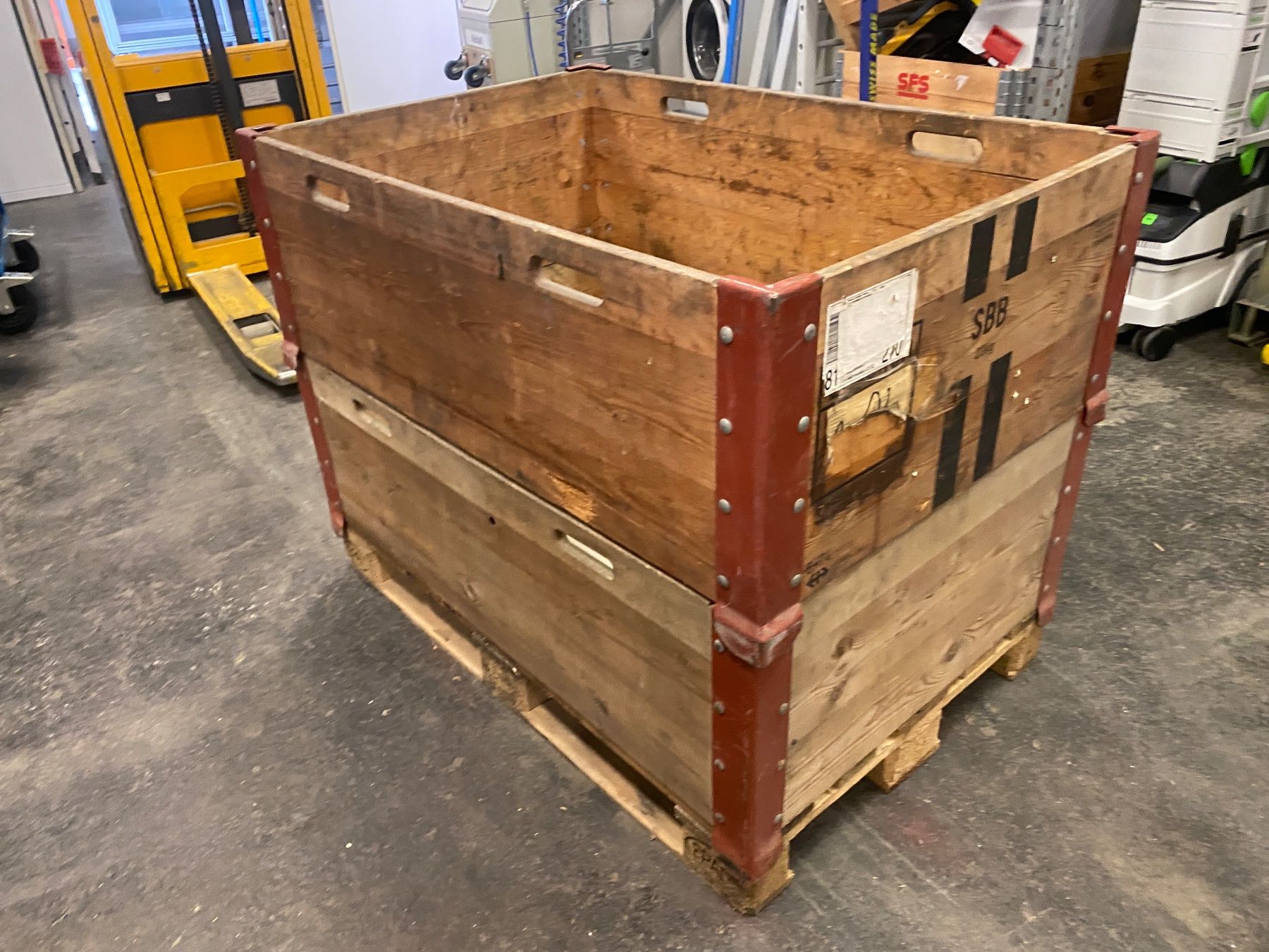 Pallets: 2x Palettenrahmen mit Palette ab 1.- – Usato da Wabern venduto da HK-Design 2
