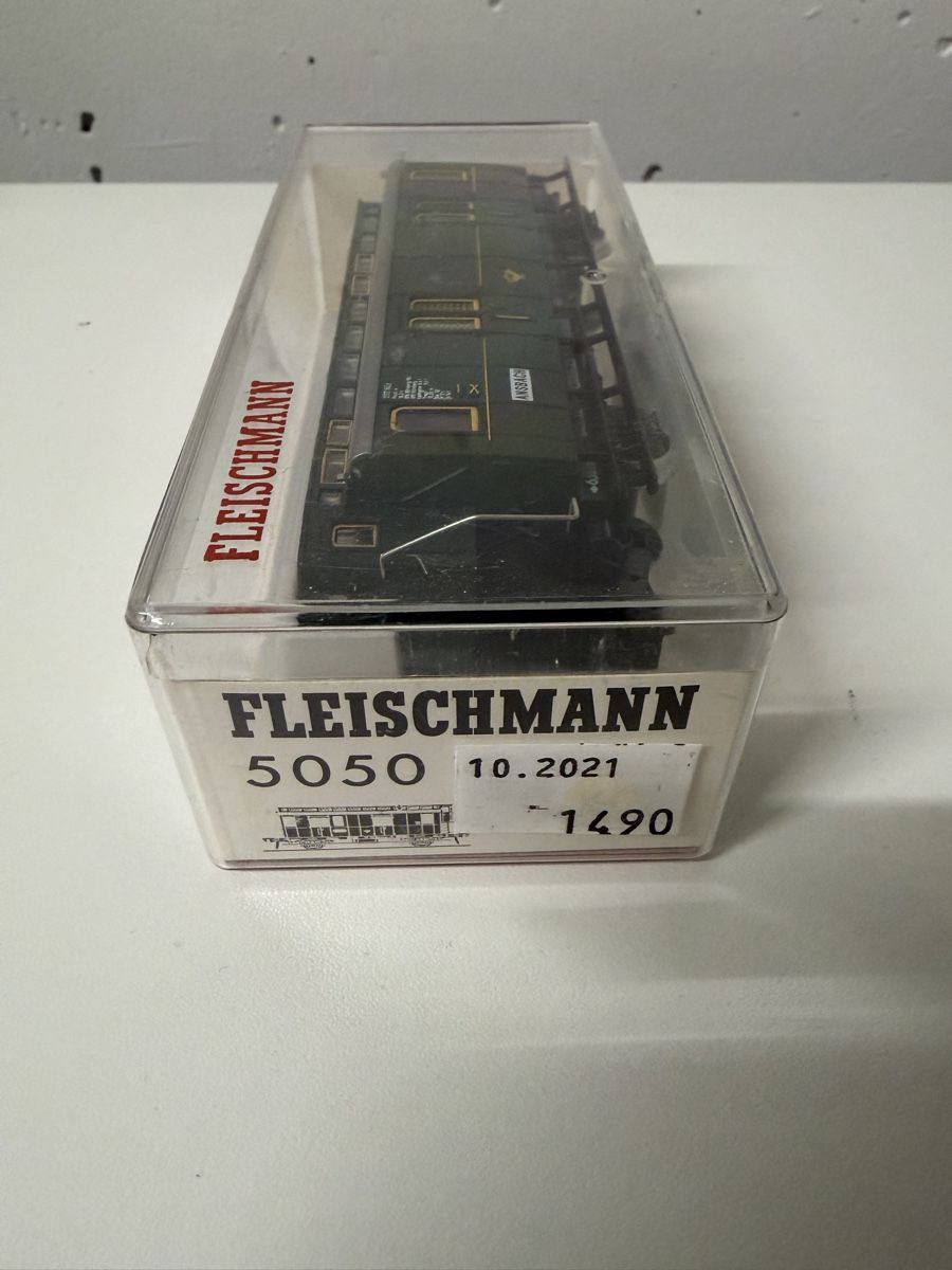 Fleischmann Modellini di ferrovie: Fleischmann 5050 Postwagen Ansbach  – Usato da Glattfelden venduto da UrdiZH 1
