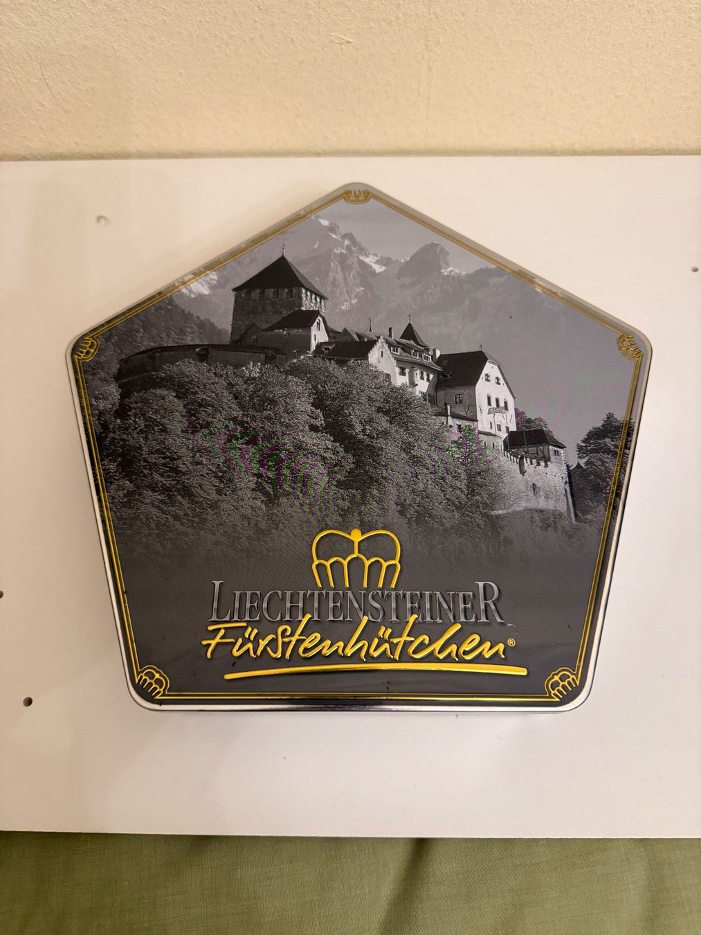 Contenitori & Simili: 5-Eck-Blech-schachtel  -  Relief Druck - Deckel – Usato da Bern venduto da rewe45