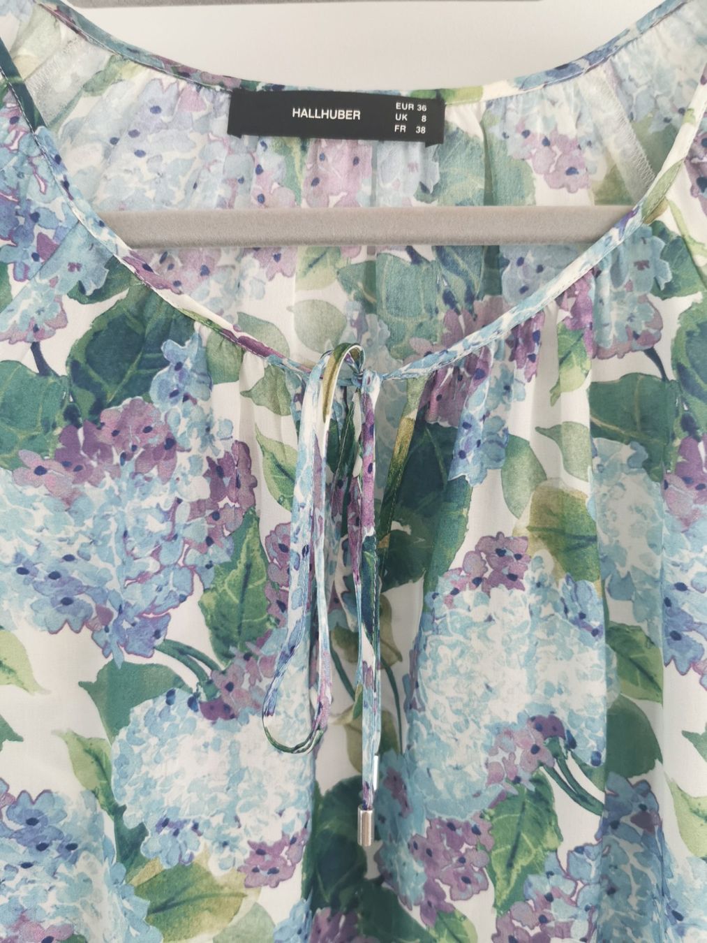 Hallhuber Camicette: Hallhuber Seiden Bluse, Gr. 36, Blumenmuster – Nuovo (secondo la descrizione) da Steinhausen venduto da BertiMar 3