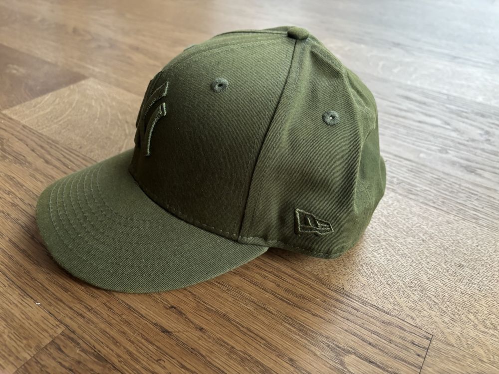 New Era Copricapi, berretti & cappellini: New Era Cap, Armeegrün, New York Yankees, neuwertig – Usato da Baden venduto da Section_H 1