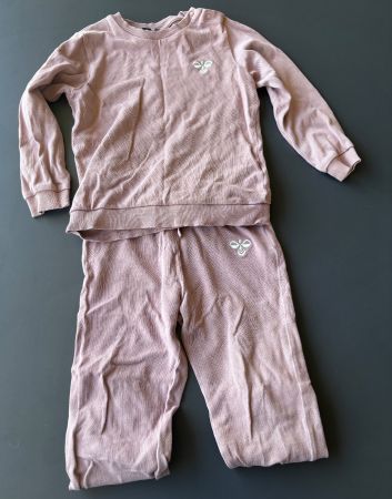 Hummel Trainingsset, Größe 98, Rosa. Aus dünnem, leichtem Ma