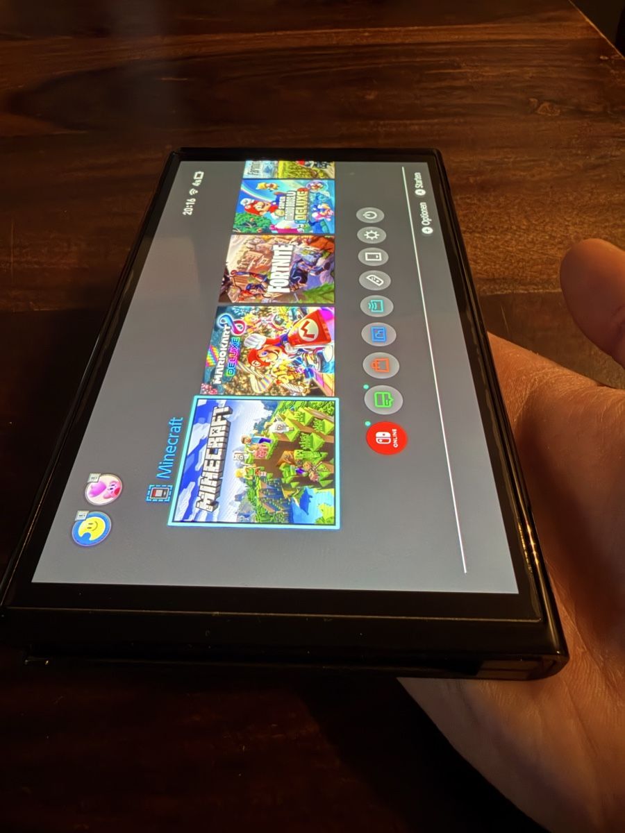 Nintendo Konsolen: Nintendo Switch OLED + Pro Controller + 5 Spiele – Gebraucht aus Zürich von Dani_46 4