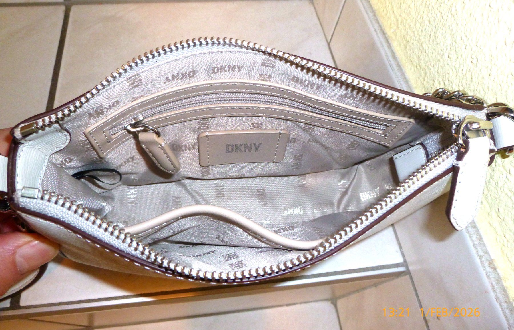 DKNY Borse da donna: DKNY LEDERTASCHE WEISS NEU – Nuovo (secondo la descrizione) da Läufelfingen venduto da Kamari 3
