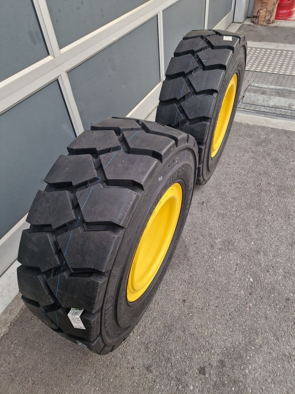 Menzi Muck Pneumatici & Ruote complete: Menzi Muck A91 Räder 2 Stück – Nuovo (secondo la descrizione) da Alpnach-Dorf venduto da Hess-Automobile 3