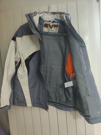 EVF Skijacke, Gr. 40, Top Zustand - Bereit für den Winter!