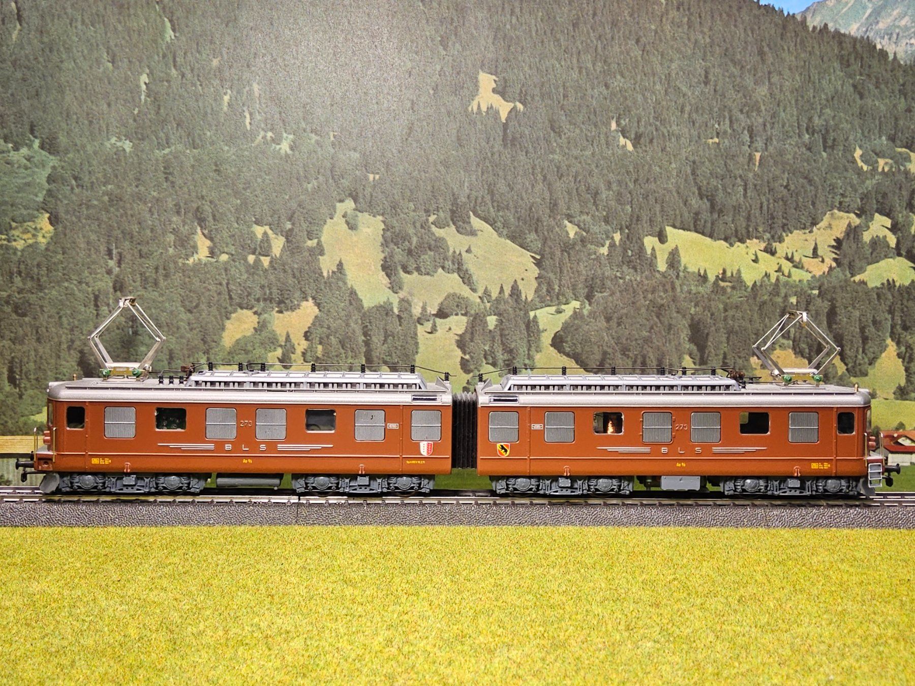 hag-242-bls-doppel-lokomotive-ae-8-8-2-motorig-ac-h0-gebraucht