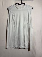 Weisses Sporttop für Männer ca Gr. 50