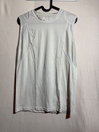 Weisses Sporttop für Männer ca Gr. 50