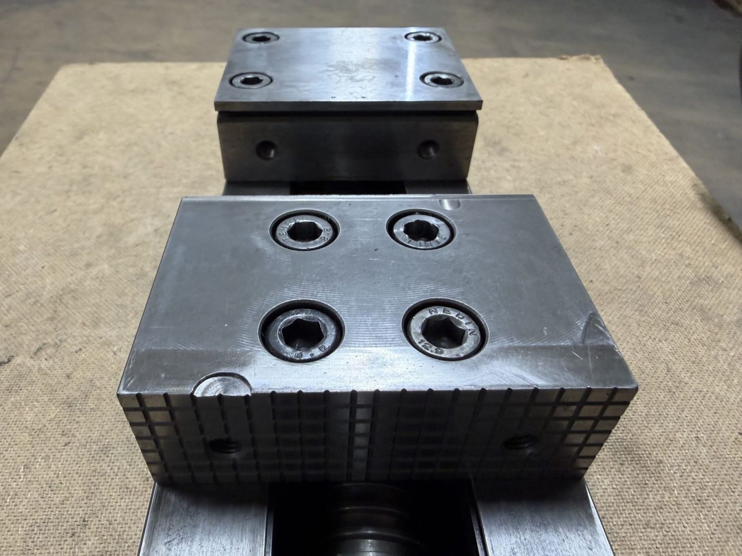 Attrezzi per industria metallurgica: Schraubstock Gressel Gripos 100 – Usato da Zuchwil venduto da dragosmd-maschinen 6