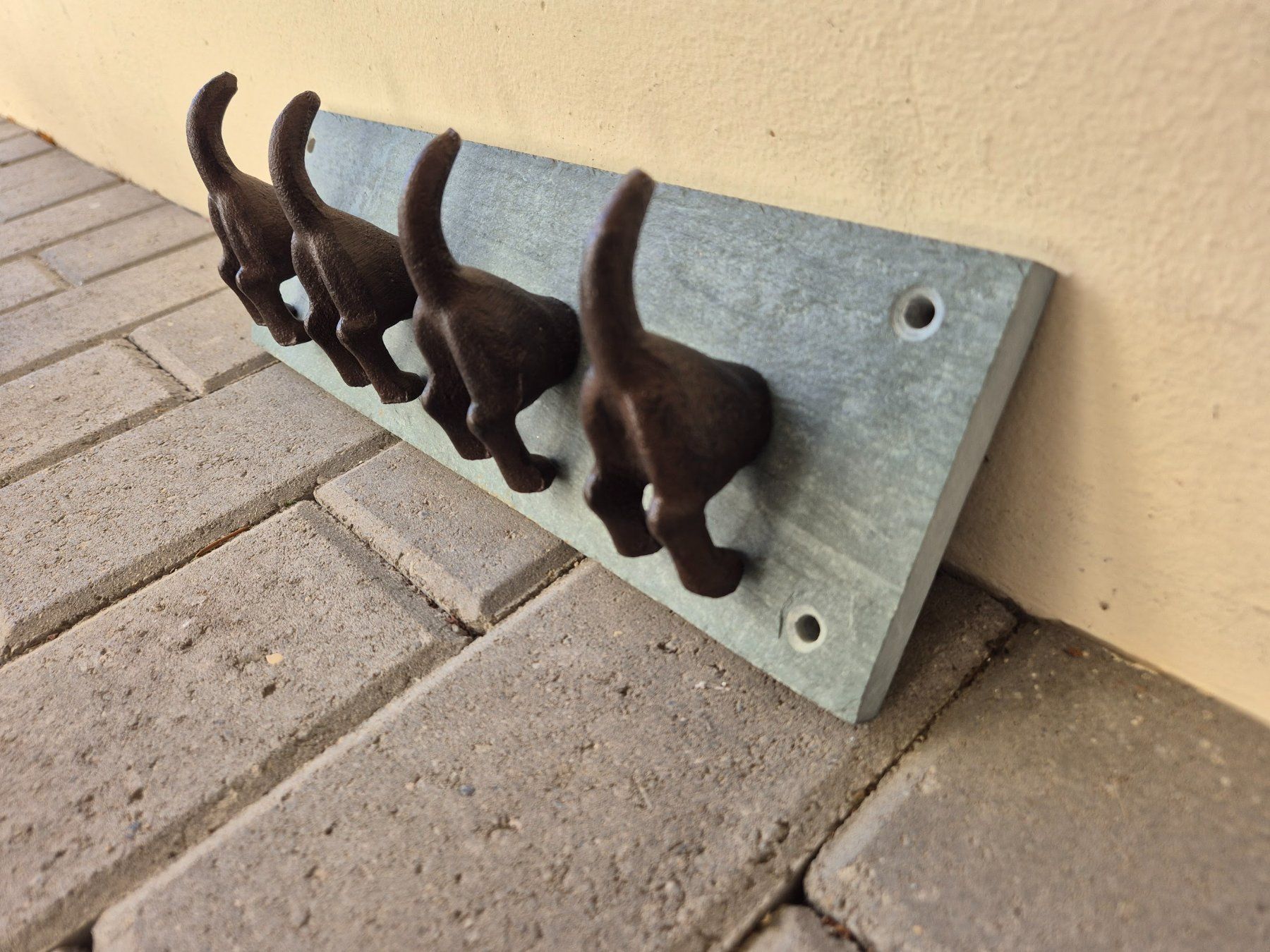 Garderobe: Garderobe / Hacken, massiv, "Hübsche Hunde- /Katzen hintern" – Neu (gemäss Beschreibung) aus Uitikon Waldegg von AnjS27 1