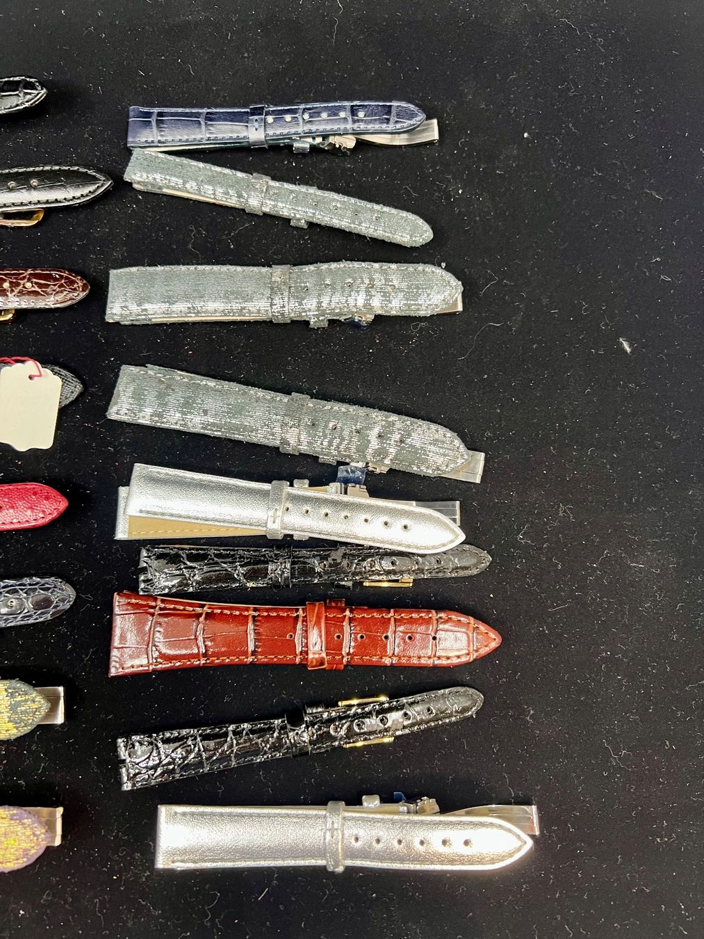 Givenchy Armbänder & -reifen: Givenchy lot de 25 bracelets en cuir – Neu (gemäss Beschreibung) aus Sion von ROBY_ROBY_ROBY 5