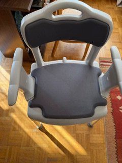 Rollstühle: 1 Fauteuil roulant avec assise    plus    1 chaise Persée – Gebraucht aus Grand-Lancy von golf343