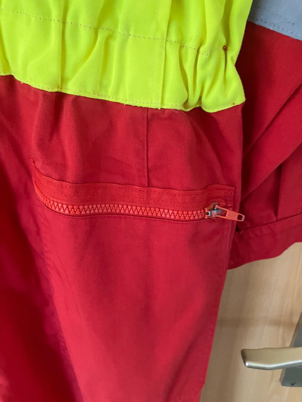 Completi: Feuerwehr Rettung Overall Gr. 50 – Usato da Bettwiesen venduto da Zustand57 4