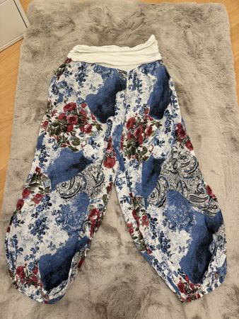Pluderhose mit Blumenmuster und Paisley