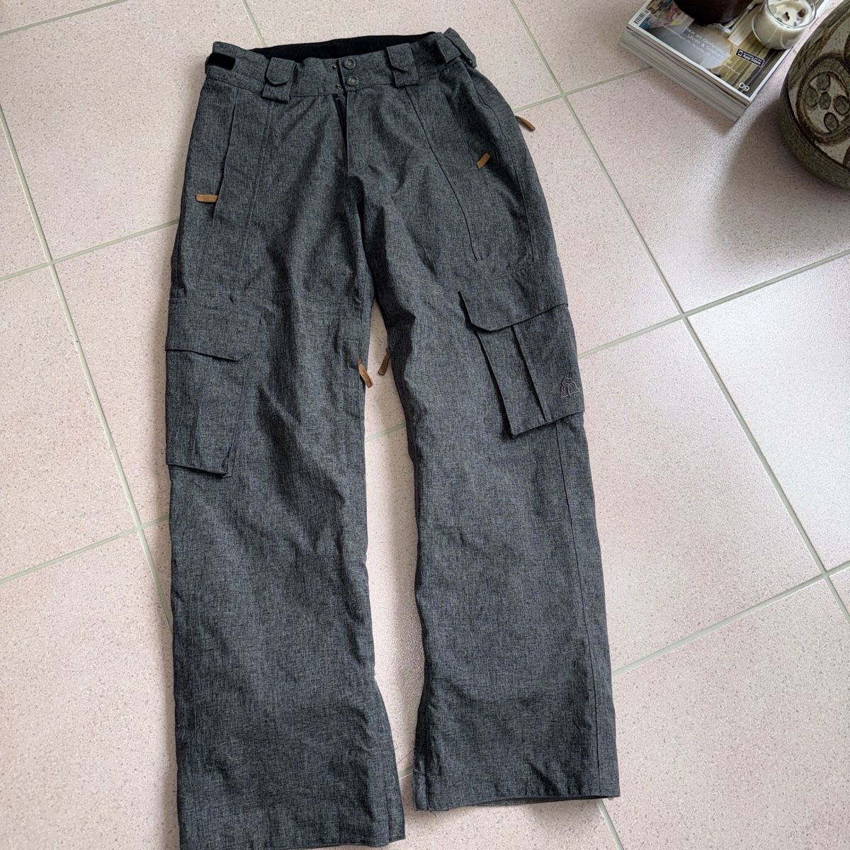 Lotti di vestiti: Beach Mountain Snowboard Ski Jacket and Pants Set! – Usato da Luzern venduto da Julia-oberholzer 3
