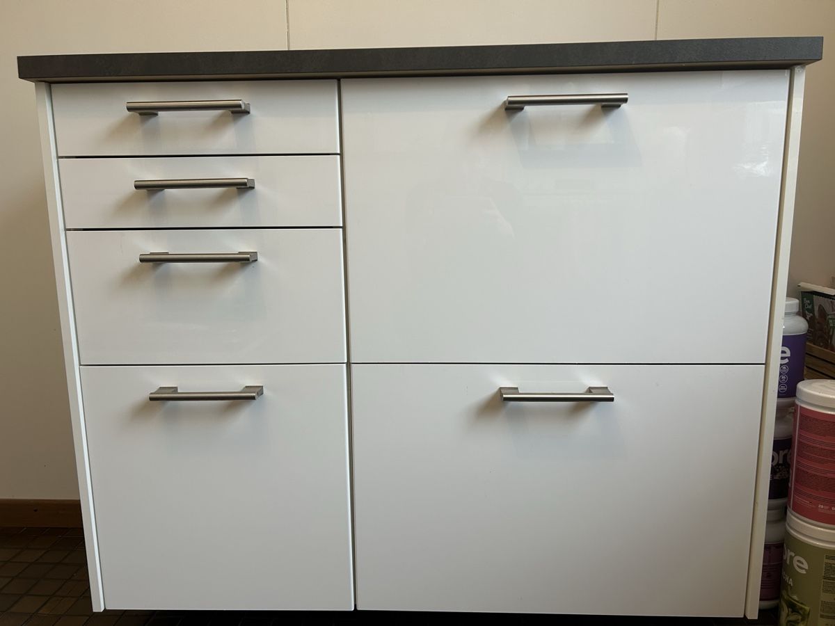 Cassettiere: Kommode Multifunktional L 105 / B 41 / H 83cm – Usato da Biel/Bienne venduto da SandraDG 1