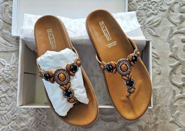 Tongs Femme CUIR. NEUF