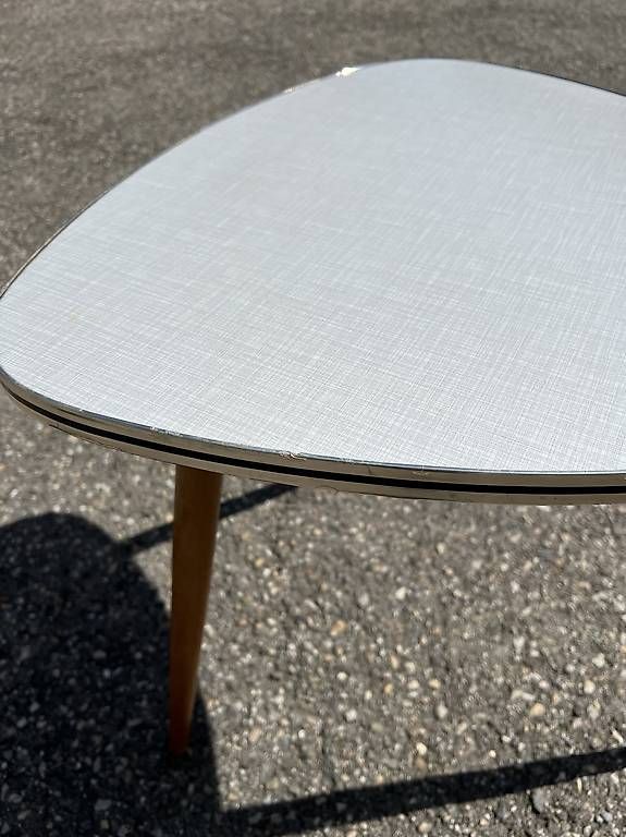 Tavoli: Table tripode vintage Formica – Usato da Rochefort venduto da matold 2