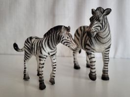 2 Stück, Zebra Tierfiguren in Miniaturform
