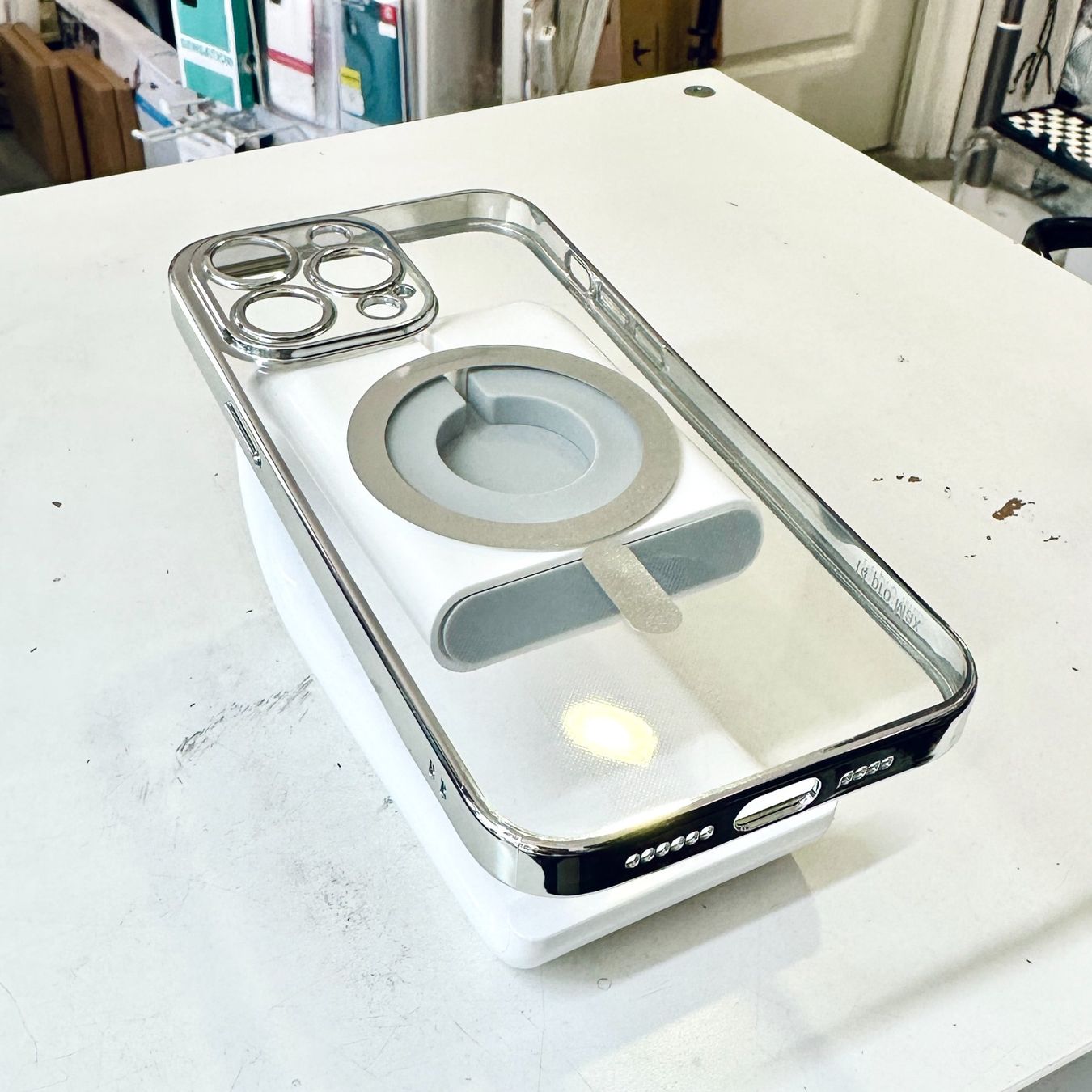 Cover & Protezioni schermo: Coque Transparente pour iPhone 14 Pro Max avec Cercle magsaf – Nuovo e nell'imballaggio originale da Morges venduto da DigiAC 3