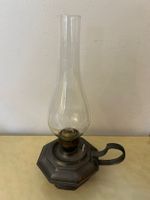 Lampada ad olio d'epoca base in peltro con manico