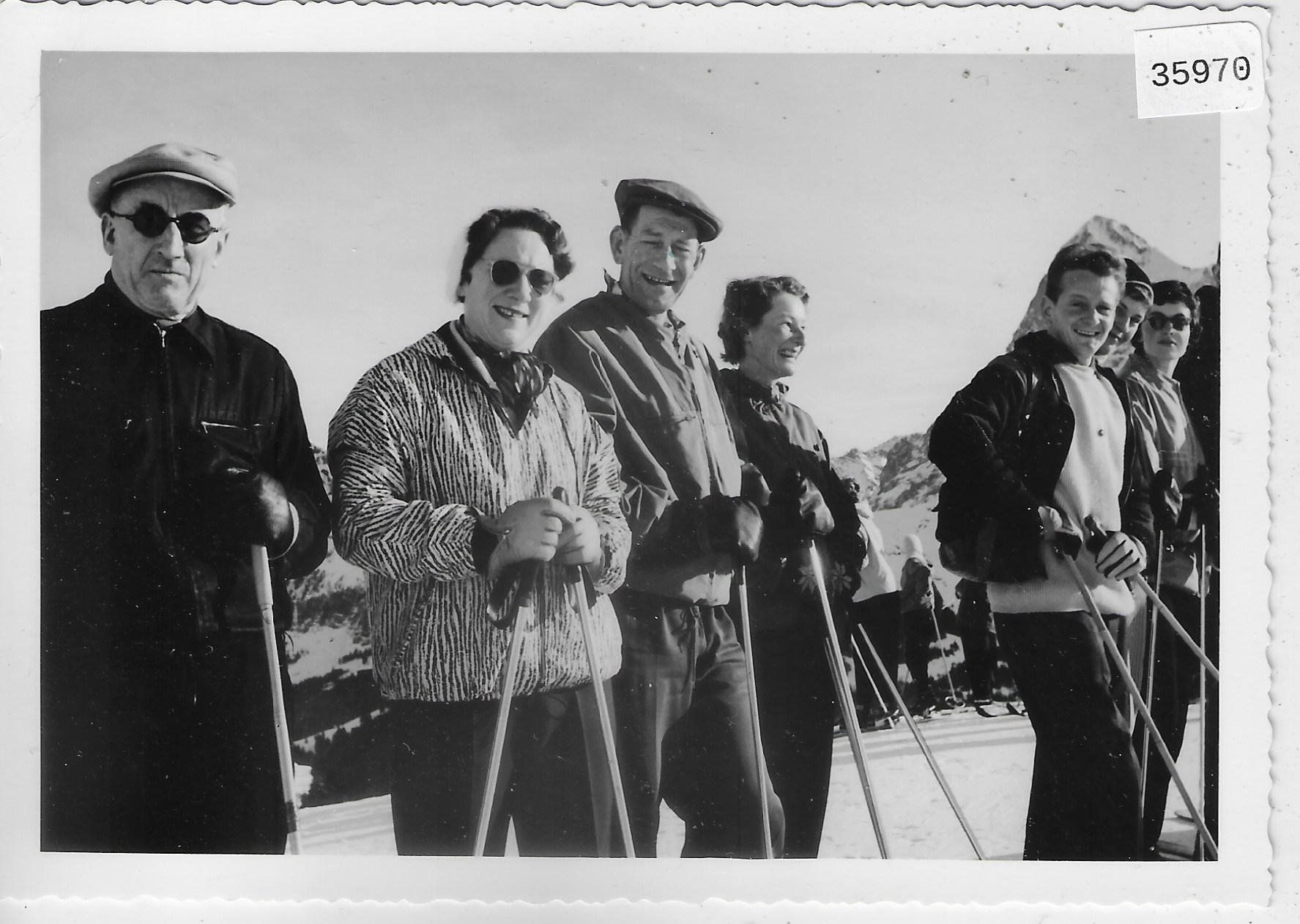 Cartoline postali: Mürren - Skigruppe – Usato da Ettingen venduto da Kartenplanet