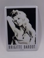 Vintage Pin-Up Blech Postkarte / AK  - Brigitte Bardot