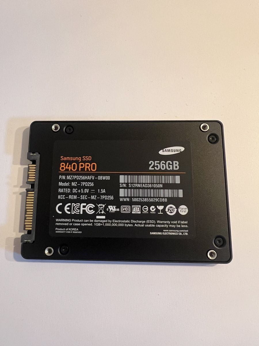Samsung Dischi rigidi: Samsung SSD 840 PRO 256GB – Usato da St. Gallen venduto da Costy02 1