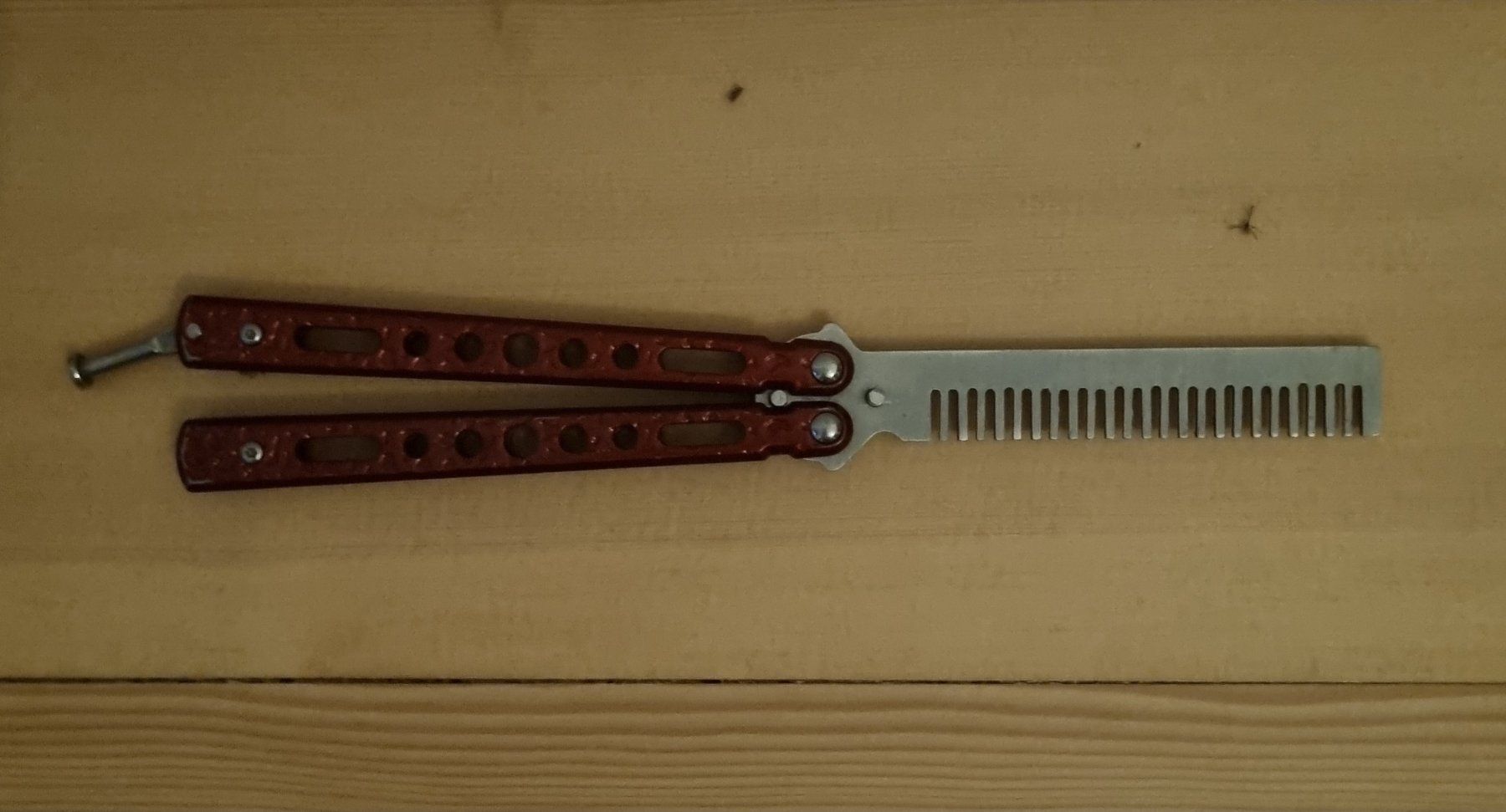 Sonstige Haarpflege: Peigne type "couteau papillon" – Gebraucht aus Aubonne von debelyoo 1