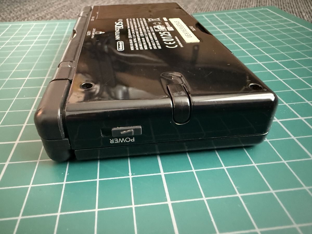 Nintendo Console: Nintendo DS Lite Schwarz mit 2 Spielen – Usato da Dottikon venduto da bend 9