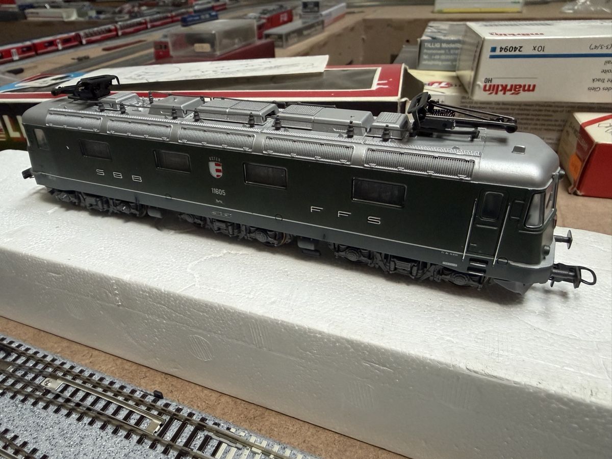 Lima Modellini di ferrovie: Re 6/6 11605 + 11637 Lima digital Ho – Difettoso da Bercher venduto da Dispo0 1