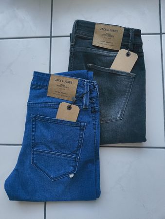2 Paar Jack & Jones Jeans Slim Fit Grösse 31/32 neu 