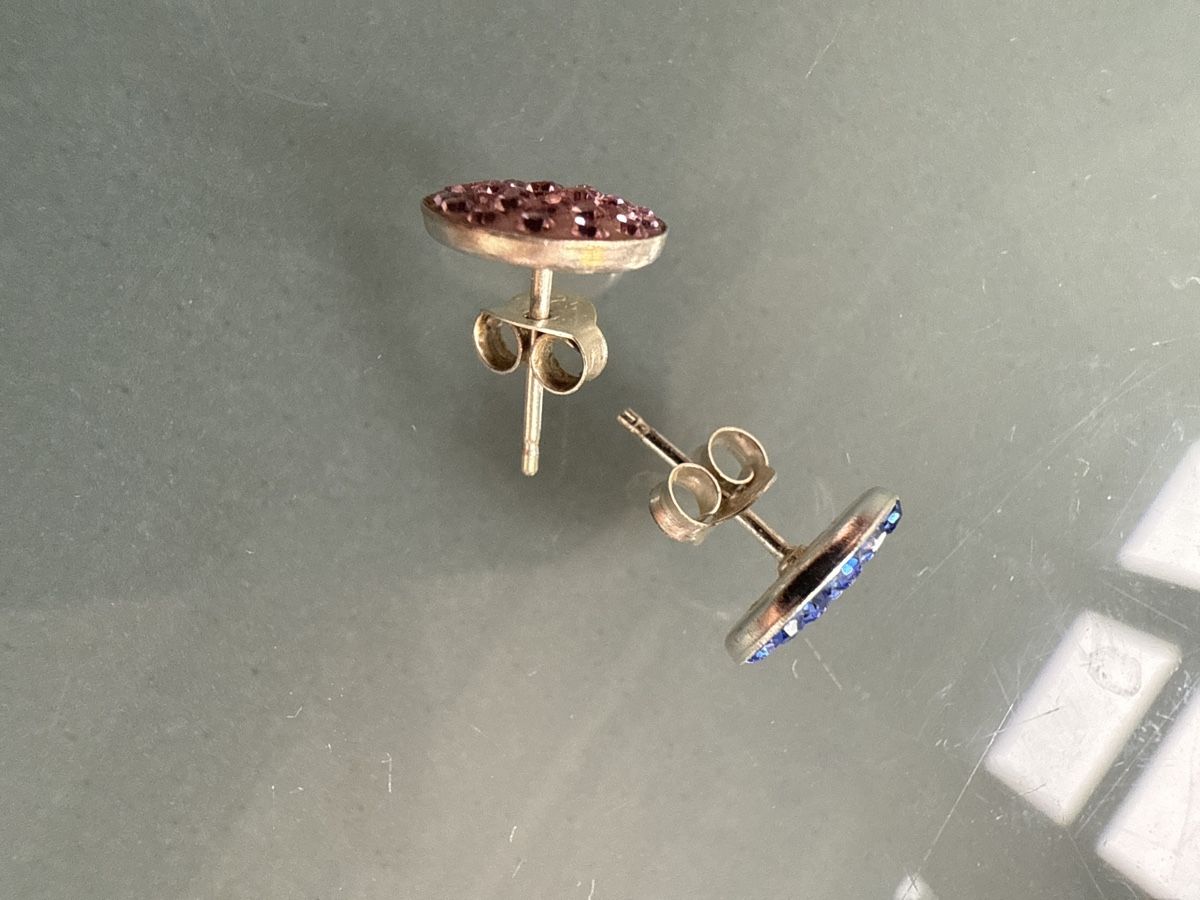 Ohrringe & -stecker: Funkelnde Ohrstecker: Blau und Rosa – Gebraucht aus Weiningen ZH von -Adenin- 6