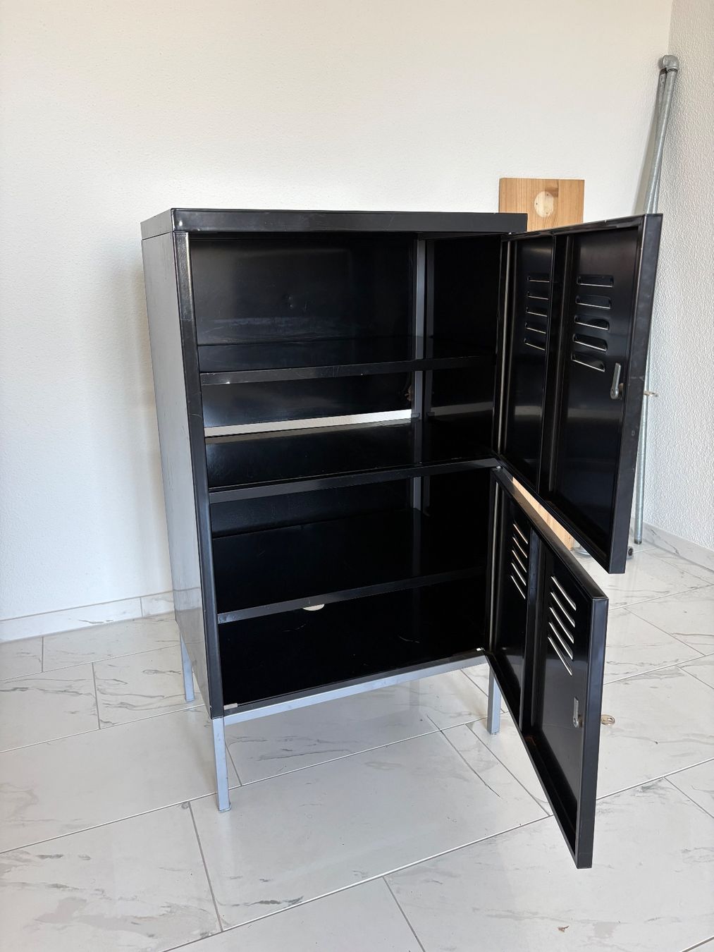 Armadi: Metallschrank – Usato da Zürich venduto da jan_p2yf 1